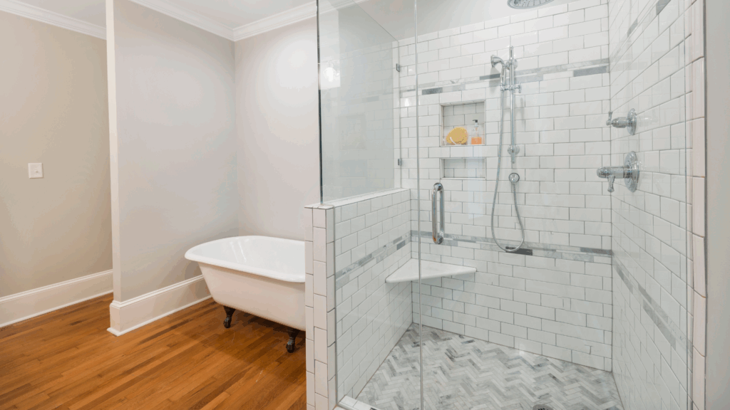 Walk-In Showers vs. Traditional Showers: Which Is Best for Your Western ...